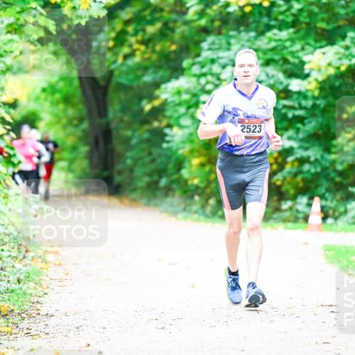 12.10.2025 - Bramfelder Halbmarathon 2025 Dr. Thomas Lammeyer http://msf.ph/oto/9360167 12.10.2025 11:10:59 Laufen 2523 meine-sportfotos.de