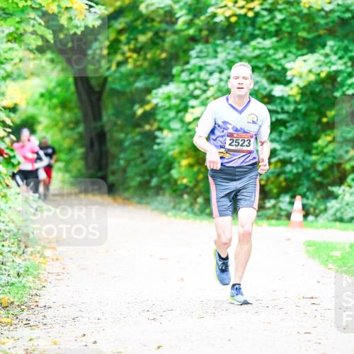 12.10.2025 - Bramfelder Halbmarathon 2025 Dr. Thomas Lammeyer http://msf.ph/oto/9360168 12.10.2025 11:10:59 Laufen 2523 meine-sportfotos.de