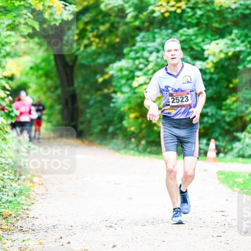 12.10.2025 - Bramfelder Halbmarathon 2025 Dr. Thomas Lammeyer http://msf.ph/oto/9360171 12.10.2025 11:11:00 Laufen 2523 meine-sportfotos.de