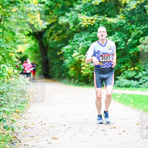 12.10.2025 - Bramfelder Halbmarathon 2025 Dr. Thomas Lammeyer http://msf.ph/oto/9360177 12.10.2025 11:11:01 Laufen 2523 meine-sportfotos.de