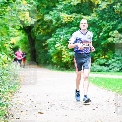 12.10.2025 - Bramfelder Halbmarathon 2025 Dr. Thomas Lammeyer http://msf.ph/oto/9360178 12.10.2025 11:11:01 Laufen 2523 meine-sportfotos.de