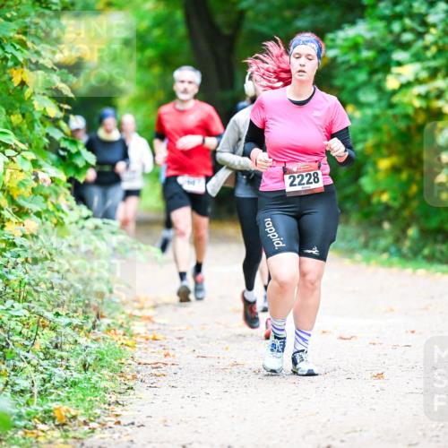 12.10.2025 - Bramfelder Halbmarathon 2025 Dr. Thomas Lammeyer http://msf.ph/oto/9360185 12.10.2025 11:11:09 Laufen 2228 meine-sportfotos.de