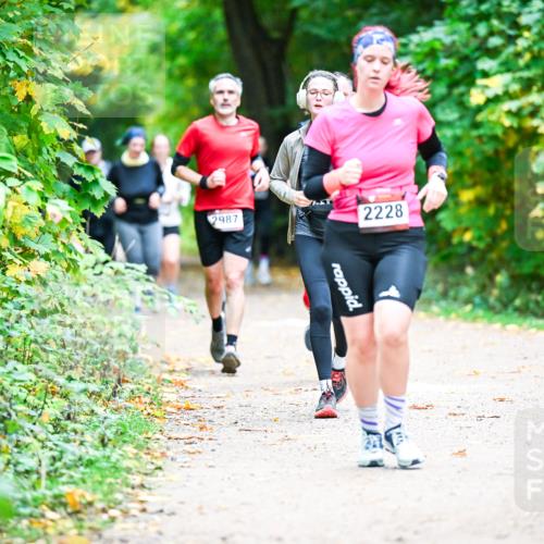 12.10.2025 - Bramfelder Halbmarathon 2025 Dr. Thomas Lammeyer http://msf.ph/oto/9360187 12.10.2025 11:11:09 Laufen 2987, 2228 meine-sportfotos.de