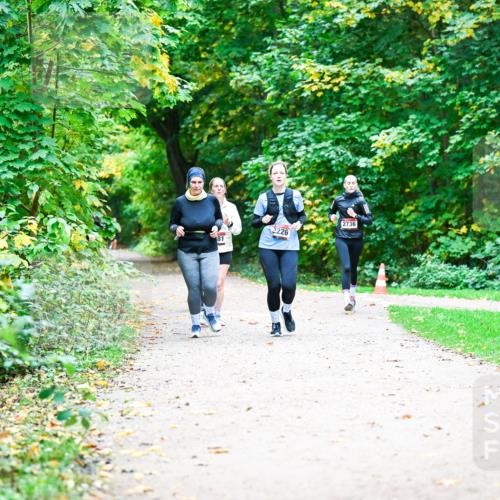 12.10.2025 - Bramfelder Halbmarathon 2025 Dr. Thomas Lammeyer http://msf.ph/oto/9360244 12.10.2025 11:11:18 Laufen 81, 2226, 2736 meine-sportfotos.de