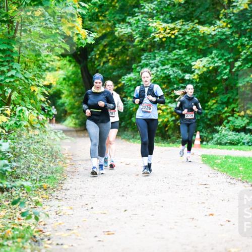 12.10.2025 - Bramfelder Halbmarathon 2025 Dr. Thomas Lammeyer http://msf.ph/oto/9360248 12.10.2025 11:11:19 Laufen 281, 2226, 2736 meine-sportfotos.de