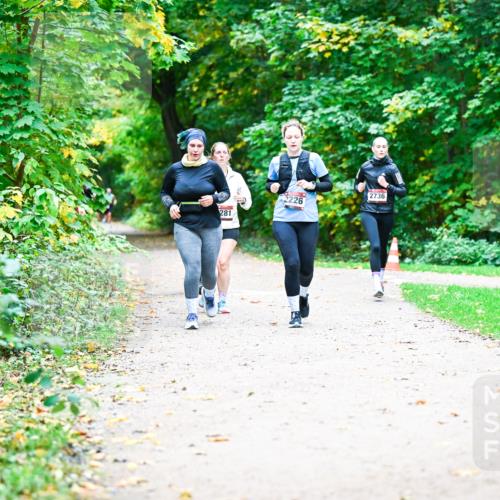 12.10.2025 - Bramfelder Halbmarathon 2025 Dr. Thomas Lammeyer http://msf.ph/oto/9360249 12.10.2025 11:11:19 Laufen 281, 2226, 2736 meine-sportfotos.de