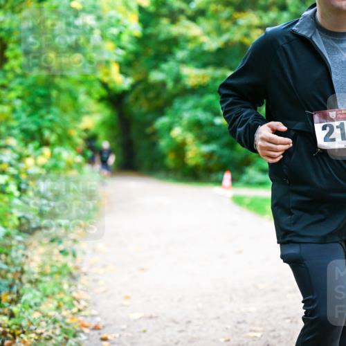 12.10.2025 - Bramfelder Halbmarathon 2025 Dr. Thomas Lammeyer http://msf.ph/oto/9360308 12.10.2025 11:11:28 Laufen 34, 2196 meine-sportfotos.de