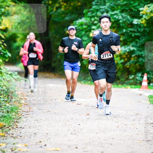 12.10.2025 - Bramfelder Halbmarathon 2025 Dr. Thomas Lammeyer http://msf.ph/oto/9360322 12.10.2025 11:11:40 Laufen 256, 2714 meine-sportfotos.de