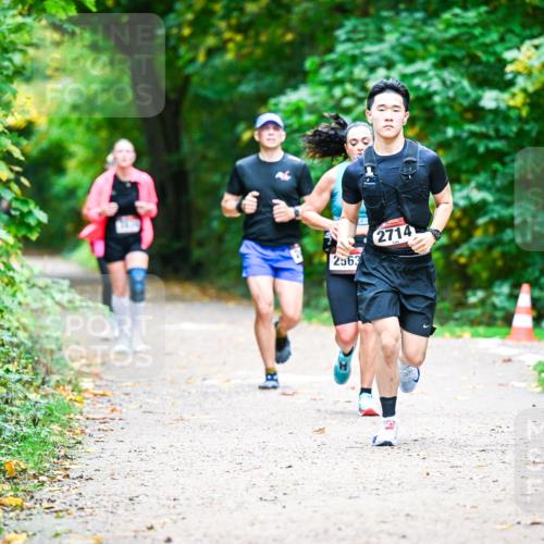 12.10.2025 - Bramfelder Halbmarathon 2025 Dr. Thomas Lammeyer http://msf.ph/oto/9360324 12.10.2025 11:11:40 Laufen 2563, 2714 meine-sportfotos.de