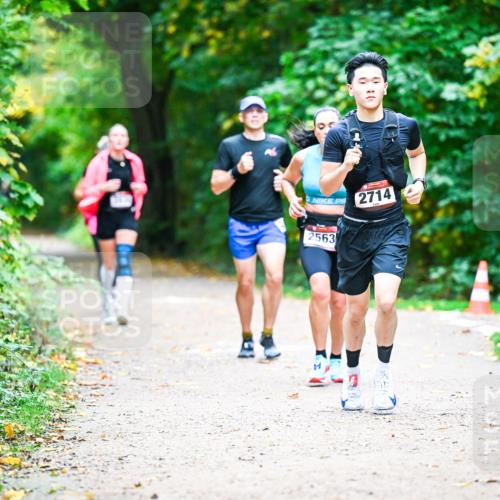 12.10.2025 - Bramfelder Halbmarathon 2025 Dr. Thomas Lammeyer http://msf.ph/oto/9360325 12.10.2025 11:11:40 Laufen 2714, 2563 meine-sportfotos.de