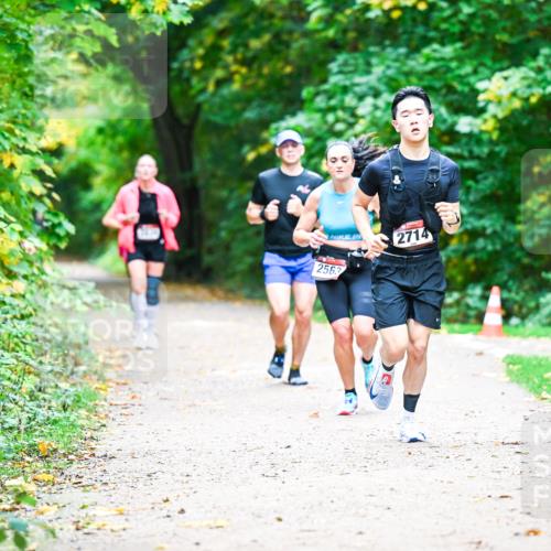 12.10.2025 - Bramfelder Halbmarathon 2025 Dr. Thomas Lammeyer http://msf.ph/oto/9360327 12.10.2025 11:11:40 Laufen 2714, 2563 meine-sportfotos.de