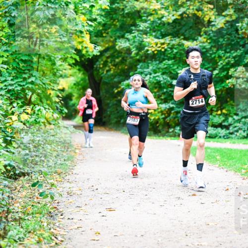 12.10.2025 - Bramfelder Halbmarathon 2025 Dr. Thomas Lammeyer http://msf.ph/oto/9360336 12.10.2025 11:11:42 Laufen 2714, 2563 meine-sportfotos.de