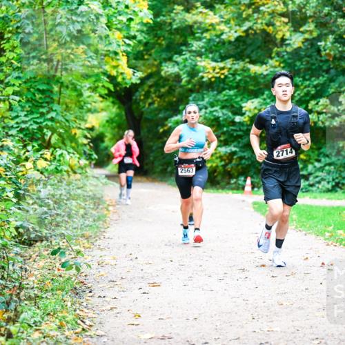 12.10.2025 - Bramfelder Halbmarathon 2025 Dr. Thomas Lammeyer http://msf.ph/oto/9360338 12.10.2025 11:11:42 Laufen 2714, 2563 meine-sportfotos.de