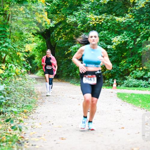 12.10.2025 - Bramfelder Halbmarathon 2025 Dr. Thomas Lammeyer http://msf.ph/oto/9360342 12.10.2025 11:11:43 Laufen 2820, 2563, 27 meine-sportfotos.de