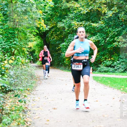 12.10.2025 - Bramfelder Halbmarathon 2025 Dr. Thomas Lammeyer http://msf.ph/oto/9360345 12.10.2025 11:11:43 Laufen 2820, 2563 meine-sportfotos.de