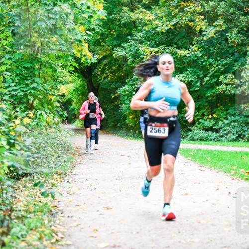 12.10.2025 - Bramfelder Halbmarathon 2025 Dr. Thomas Lammeyer http://msf.ph/oto/9360346 12.10.2025 11:11:43 Laufen 2820, 2563 meine-sportfotos.de
