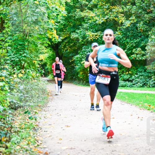 12.10.2025 - Bramfelder Halbmarathon 2025 Dr. Thomas Lammeyer http://msf.ph/oto/9360348 12.10.2025 11:11:44 Laufen 2820, 2563 meine-sportfotos.de