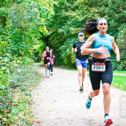 12.10.2025 - Bramfelder Halbmarathon 2025 Dr. Thomas Lammeyer http://msf.ph/oto/9360351 12.10.2025 11:11:44 Laufen 2820, 2563 meine-sportfotos.de