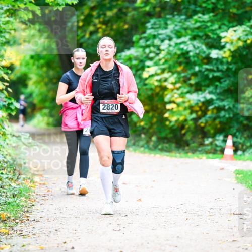12.10.2025 - Bramfelder Halbmarathon 2025 Dr. Thomas Lammeyer http://msf.ph/oto/9360362 12.10.2025 11:11:47 Laufen 28, 2820 meine-sportfotos.de