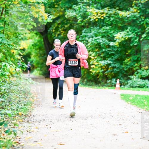 12.10.2025 - Bramfelder Halbmarathon 2025 Dr. Thomas Lammeyer http://msf.ph/oto/9360367 12.10.2025 11:11:48 Laufen 281, 2820 meine-sportfotos.de