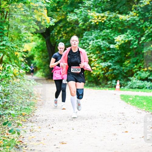 12.10.2025 - Bramfelder Halbmarathon 2025 Dr. Thomas Lammeyer http://msf.ph/oto/9360368 12.10.2025 11:11:48 Laufen 28, 2820 meine-sportfotos.de
