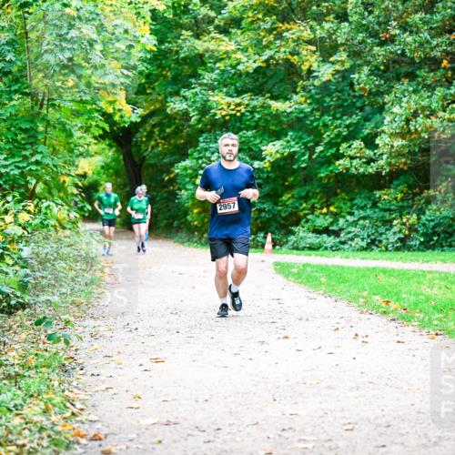 12.10.2025 - Bramfelder Halbmarathon 2025 Dr. Thomas Lammeyer http://msf.ph/oto/9360402 12.10.2025 11:12:13 Laufen 2957 meine-sportfotos.de