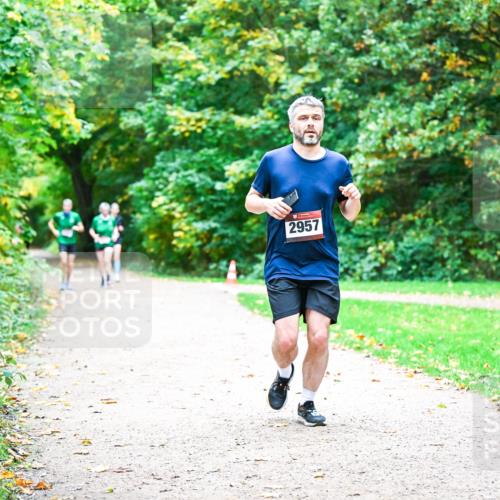 12.10.2025 - Bramfelder Halbmarathon 2025 Dr. Thomas Lammeyer http://msf.ph/oto/9360414 12.10.2025 11:12:14 Laufen 2957 meine-sportfotos.de