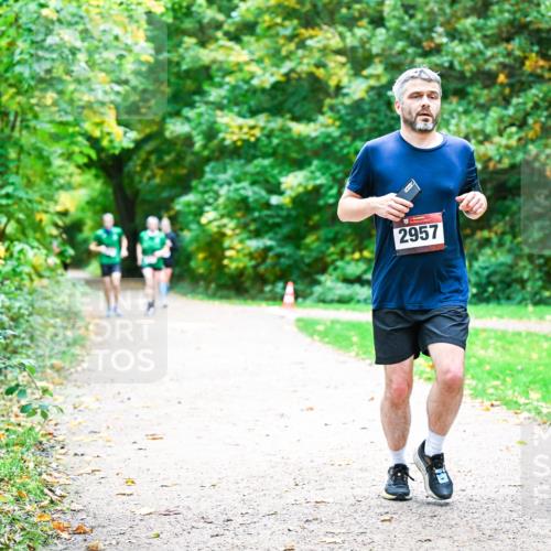 12.10.2025 - Bramfelder Halbmarathon 2025 Dr. Thomas Lammeyer http://msf.ph/oto/9360417 12.10.2025 11:12:15 Laufen 2957 meine-sportfotos.de