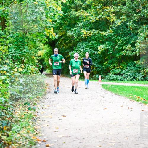 12.10.2025 - Bramfelder Halbmarathon 2025 Dr. Thomas Lammeyer http://msf.ph/oto/9360434 12.10.2025 11:12:20 Laufen 2355, 2318, 2809 meine-sportfotos.de