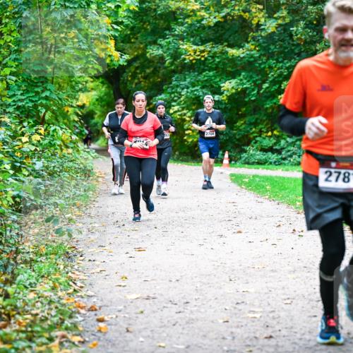 12.10.2025 - Bramfelder Halbmarathon 2025 Dr. Thomas Lammeyer http://msf.ph/oto/9360512 12.10.2025 11:12:42 Laufen 93, 2704, 2781 meine-sportfotos.de