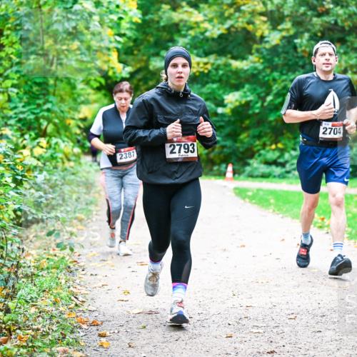 12.10.2025 - Bramfelder Halbmarathon 2025 Dr. Thomas Lammeyer http://msf.ph/oto/9360534 12.10.2025 11:12:46 Laufen 2387, 2793, 2704 meine-sportfotos.de