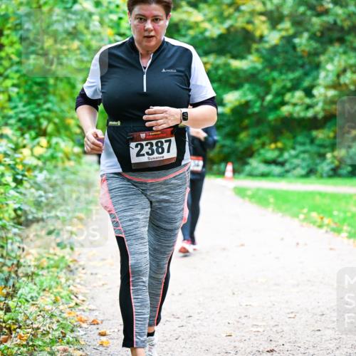 12.10.2025 - Bramfelder Halbmarathon 2025 Dr. Thomas Lammeyer http://msf.ph/oto/9360548 12.10.2025 11:12:49 Laufen 34, 2387 meine-sportfotos.de