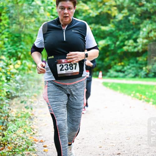 12.10.2025 - Bramfelder Halbmarathon 2025 Dr. Thomas Lammeyer http://msf.ph/oto/9360549 12.10.2025 11:12:49 Laufen 34, 2387 meine-sportfotos.de