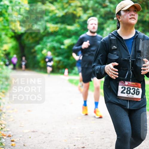 12.10.2025 - Bramfelder Halbmarathon 2025 Dr. Thomas Lammeyer http://msf.ph/oto/9360556 12.10.2025 11:12:52 Laufen 34, 2836 meine-sportfotos.de