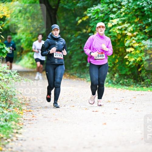 12.10.2025 - Bramfelder Halbmarathon 2025 Dr. Thomas Lammeyer http://msf.ph/oto/9360578 12.10.2025 11:13:01 Laufen 2728, 849, 2425 meine-sportfotos.de