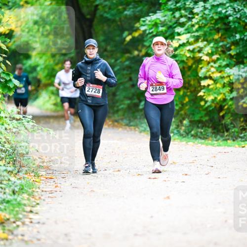 12.10.2025 - Bramfelder Halbmarathon 2025 Dr. Thomas Lammeyer http://msf.ph/oto/9360579 12.10.2025 11:13:01 Laufen 2728, 20, 2849, 2425 meine-sportfotos.de