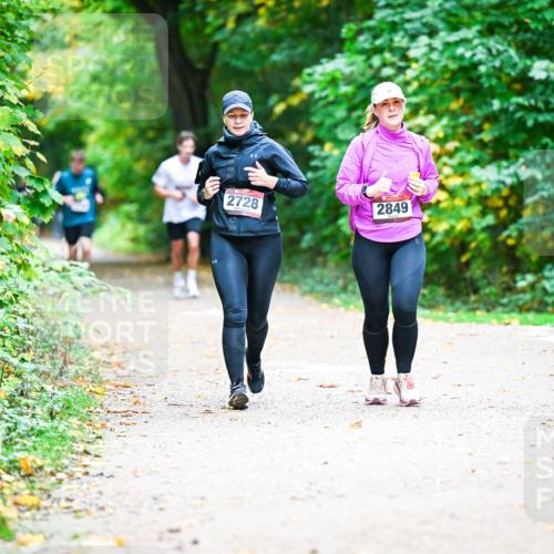 12.10.2025 - Bramfelder Halbmarathon 2025 Dr. Thomas Lammeyer http://msf.ph/oto/9360586 12.10.2025 11:13:03 Laufen 2728, 2849 meine-sportfotos.de