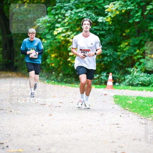 12.10.2025 - Bramfelder Halbmarathon 2025 Dr. Thomas Lammeyer http://msf.ph/oto/9360606 12.10.2025 11:13:10 Laufen 2977, 901 meine-sportfotos.de