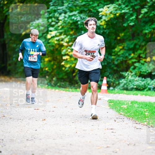 12.10.2025 - Bramfelder Halbmarathon 2025 Dr. Thomas Lammeyer http://msf.ph/oto/9360608 12.10.2025 11:13:10 Laufen 2977, 2790 meine-sportfotos.de