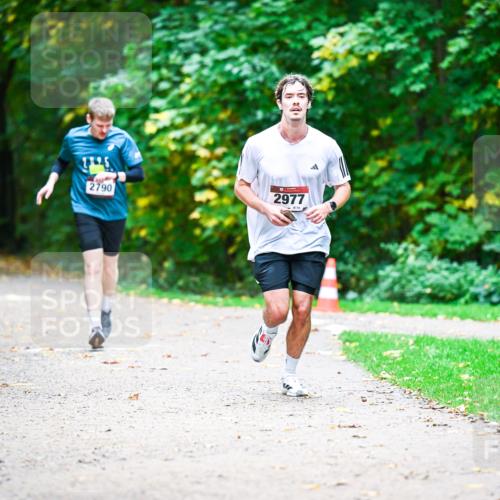 12.10.2025 - Bramfelder Halbmarathon 2025 Dr. Thomas Lammeyer http://msf.ph/oto/9360609 12.10.2025 11:13:10 Laufen 2790, 2977, 74 meine-sportfotos.de