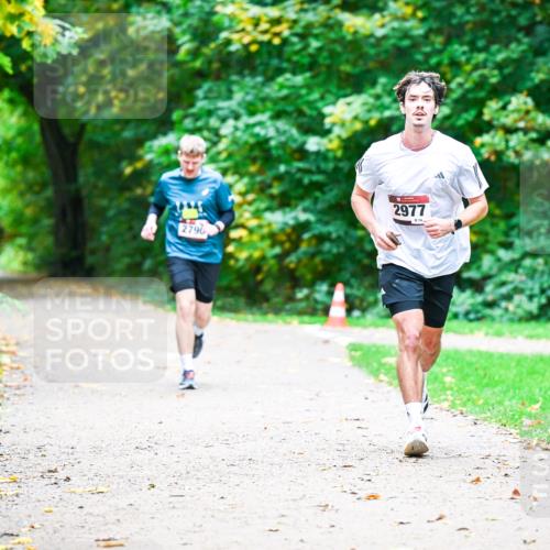 12.10.2025 - Bramfelder Halbmarathon 2025 Dr. Thomas Lammeyer http://msf.ph/oto/9360618 12.10.2025 11:13:12 Laufen 2325, 2796, 2977 meine-sportfotos.de