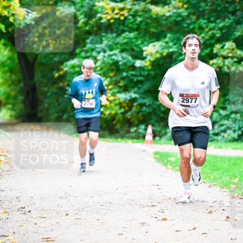 12.10.2025 - Bramfelder Halbmarathon 2025 Dr. Thomas Lammeyer http://msf.ph/oto/9360619 12.10.2025 11:13:12 Laufen 2790, 2977, 74 meine-sportfotos.de