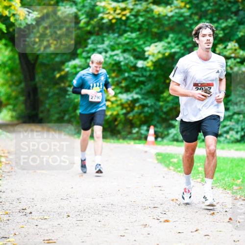 12.10.2025 - Bramfelder Halbmarathon 2025 Dr. Thomas Lammeyer http://msf.ph/oto/9360620 12.10.2025 11:13:12 Laufen 207, 2790 meine-sportfotos.de