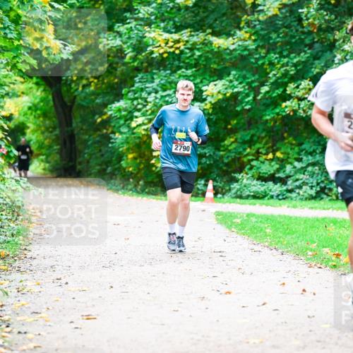 12.10.2025 - Bramfelder Halbmarathon 2025 Dr. Thomas Lammeyer http://msf.ph/oto/9360624 12.10.2025 11:13:13 Laufen 2790, 297 meine-sportfotos.de