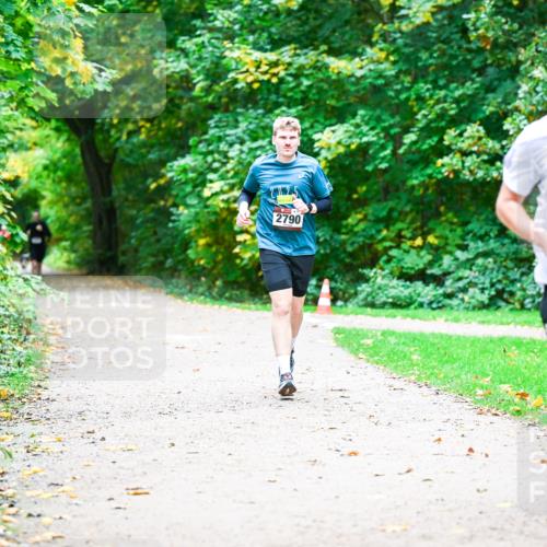 12.10.2025 - Bramfelder Halbmarathon 2025 Dr. Thomas Lammeyer http://msf.ph/oto/9360625 12.10.2025 11:13:14 Laufen 2125, 2790, 2977 meine-sportfotos.de