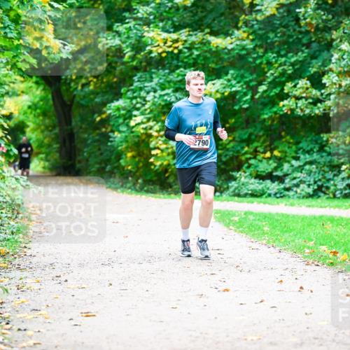 12.10.2025 - Bramfelder Halbmarathon 2025 Dr. Thomas Lammeyer http://msf.ph/oto/9360627 12.10.2025 11:13:14 Laufen 2790 meine-sportfotos.de