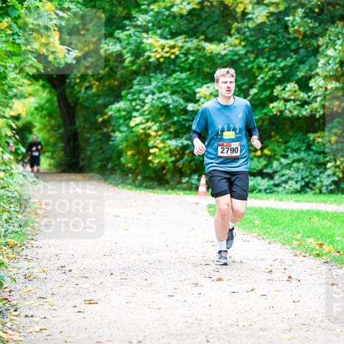 12.10.2025 - Bramfelder Halbmarathon 2025 Dr. Thomas Lammeyer http://msf.ph/oto/9360632 12.10.2025 11:13:15 Laufen 2025, 2790 meine-sportfotos.de