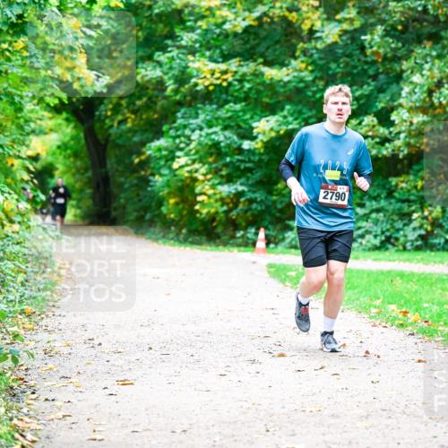 12.10.2025 - Bramfelder Halbmarathon 2025 Dr. Thomas Lammeyer http://msf.ph/oto/9360635 12.10.2025 11:13:15 Laufen 2025, 2790 meine-sportfotos.de