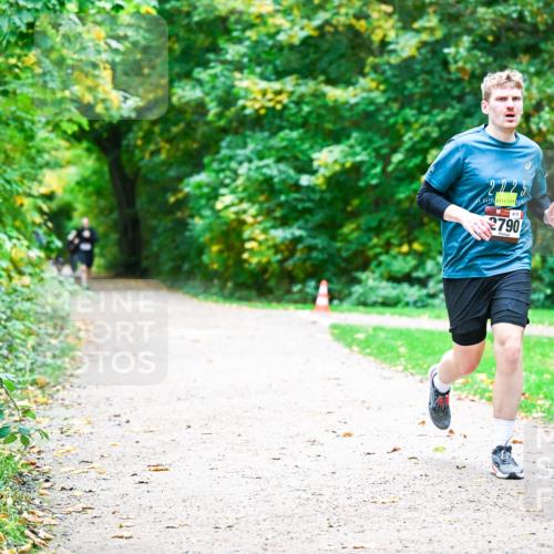 12.10.2025 - Bramfelder Halbmarathon 2025 Dr. Thomas Lammeyer http://msf.ph/oto/9360640 12.10.2025 11:13:16 Laufen 2225, 2790 meine-sportfotos.de