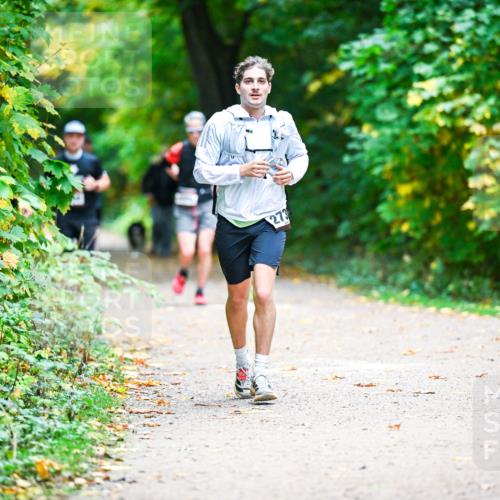 12.10.2025 - Bramfelder Halbmarathon 2025 Dr. Thomas Lammeyer http://msf.ph/oto/9360691 12.10.2025 11:13:30 Laufen 273 meine-sportfotos.de